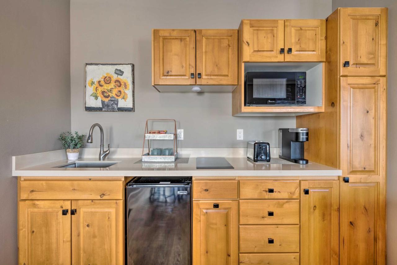 Large, Cozy Midway Studio With Mountain Views! Exterior foto
