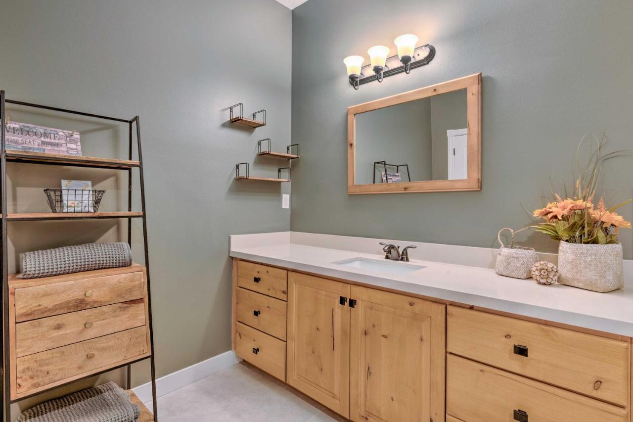 Large, Cozy Midway Studio With Mountain Views! Exterior foto